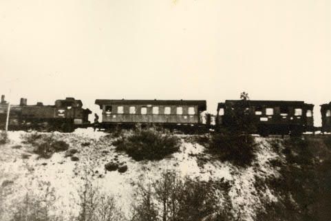 Zug auf den Bahngleisen oberhalb der Kupferberger Fischteiche
